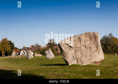 Großbritannien, England, Wiltshire, Avebury, Steinkreis, wichtigsten Henge Monolithen im Zentrum des Dorfes Stockfoto