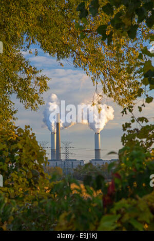 Monroe, Michigan - DTE Energy Monroe Power Plant, die zweitgrößte Kohle-Kraftwerk in den Vereinigten Staaten. Stockfoto