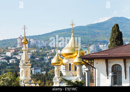 Kuppel des Alexander Nevski Cathedral und Jalta Skyline der Stadt, Crimea Stockfoto