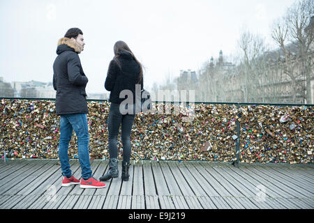 Stadtansichten von Paris durch das Tageslicht am Valentinstag Stockfoto