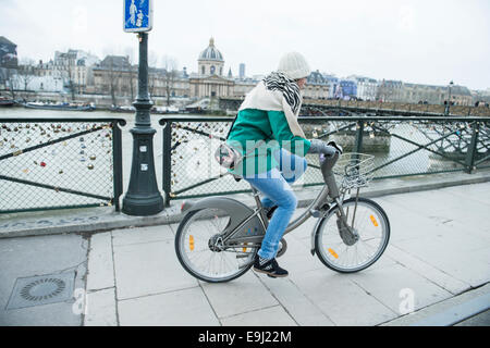 Stadtansichten von Paris durch das Tageslicht am Valentinstag Stockfoto