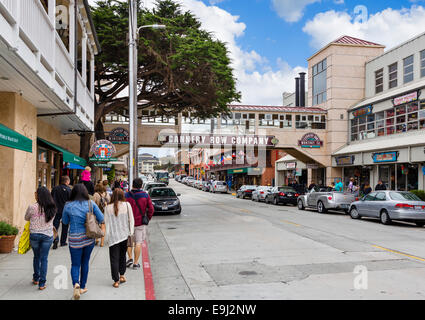 Cafés und Läden entlang der Cannery Row, Monterey, Kalifornien, USA Stockfoto