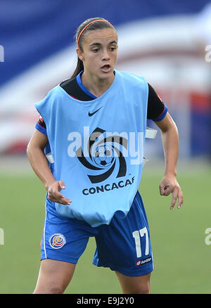 Chester, PA, USA. 24. Oktober 2014. 20141024 - Costa Rica vorwärts Daphnne Herrera (17) erwärmt, bevor eine CONCACAF Women World Cup Qualifikation Halbfinalspiel gegen Trinidad und Tobago im PPL Park in Chester, Pennsylvania © Chuck Myers/ZUMA Draht/Alamy Live News Stockfoto