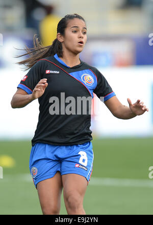 Chester, PA, USA. 24. Oktober 2014. 20141024 - Costa Rica Verteidiger Daniela Cruz (8) erwärmt, bevor eine CONCACAF Women World Cup Qualifikation Halbfinalspiel gegen Trinidad und Tobago im PPL Park in Chester, Pennsylvania © Chuck Myers/ZUMA Draht/Alamy Live News Stockfoto