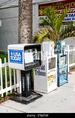 Nationalen Zeitungsautomaten in der Innenstadt von Boca Grande FL Stockfoto