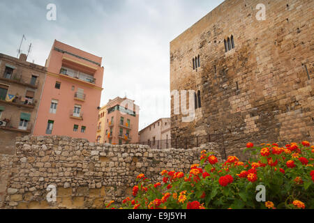 Straßenansicht mit antiken Forum Romanum von Tarragona, Katalonien, Spanien Stockfoto