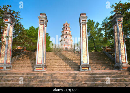 Thien Mu Pagode, Hue, Vietnam.  UNESCO-Weltkulturerbe. Stockfoto