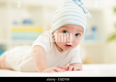 Lächelnden jungen weared in GAP Stockfoto