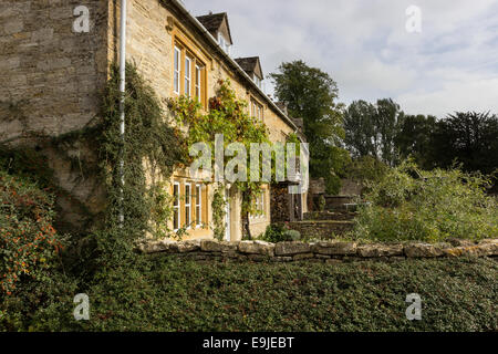 Alte Häuser in Cotswold District in England Stockfoto