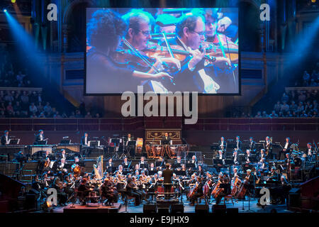 Eine Nacht mit SIR MICHAEL CAINE auf 10.01.2014 Royal Albert Hall, London. Personen im Bild: The LSO. Bild von Julie Edwards Stockfoto