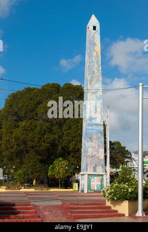 Dominikanische Republik, Osten, La Romana, Obelisk der Avenida Libertad Stockfoto