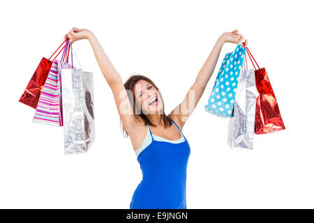 Erregte junge Frau hält Einkaufstaschen Stockfoto