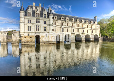 Bild des Schlosses Chenonceau über den Fluss Cher im Loire-Tal, Frankreich. Stockfoto