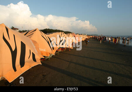 Bangladesch, Cox Bazar 16. Oktober 2014. Cox Bazar Meeresstrand ist die weltweit längste ununterbrochene sauberen Sandstrand. Stockfoto