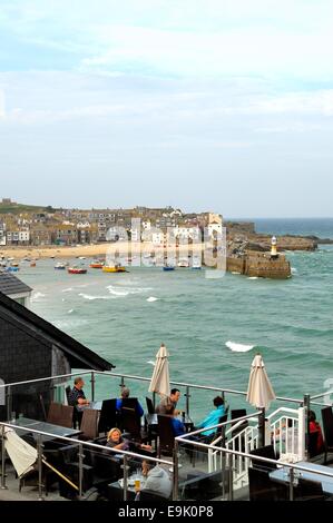 Ein Blick über die Dächer von St. Ives Hafen Cornwall England uk Stockfoto