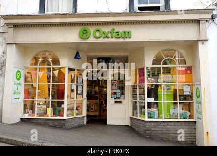 Ein Zweig der Oxfam St Ives Cornwall England uk Stockfoto