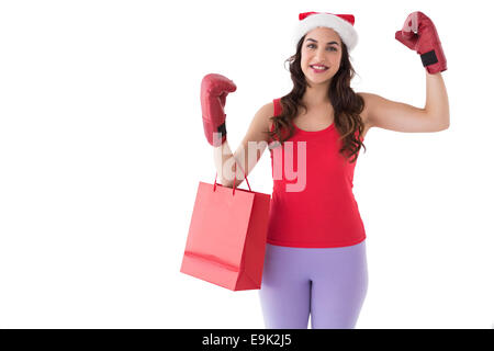 Festliche Brünette in Boxhandschuhe mit Einkaufstasche Stockfoto