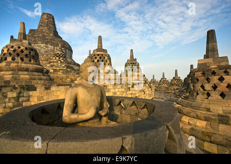 Borobudur Tempel bei Sonnenuntergang. Yogyakarta, Java, Indonesien. Stockfoto