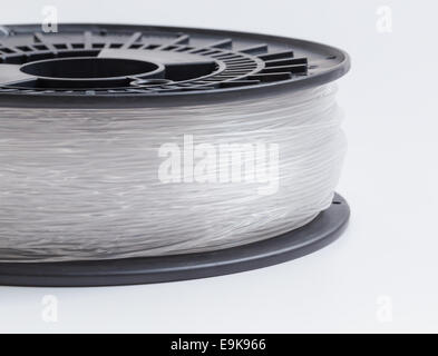 Filament für 3D Drucker klar vor einem hellen Hintergrund. Stockfoto