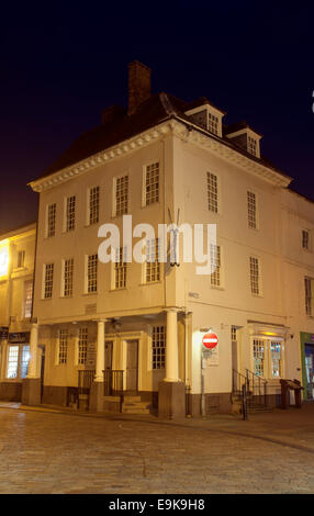 Dr. Johnson Birthplace Museum bei Nacht, Lichfield, Staffordshire, England, UK Stockfoto