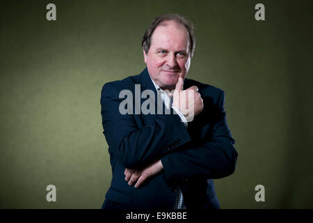 Britische radio-Moderatorin und Radio-News-Moderatorin für die BBC James Naughtie am Edinburgh International Book Festival erscheint Stockfoto