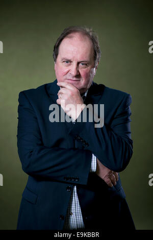 Britische radio-Moderatorin und Radio-News-Moderatorin für die BBC James Naughtie am Edinburgh International Book Festival erscheint Stockfoto