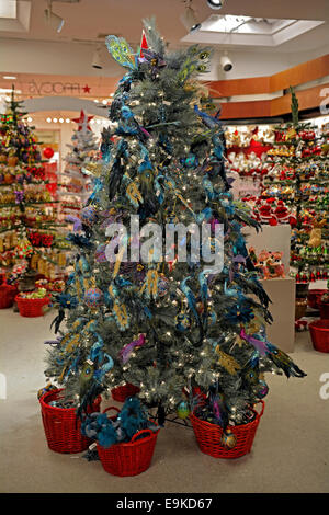 Christbaumschmuck zum Verkauf im Kaufhaus Macy's in Manhasset, Long Island, New York Stockfoto