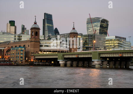 Cannon Street Station und der Themse und der City of London Stockfoto