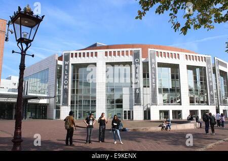 Der Stopera Gebäude in Amsterdam, Niederlande, Gehäuse des Amsterdamer Rathaus & der niederländischen Oper & Nationalballett Stockfoto