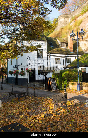 Herbst im Ye Olde Reise nach Jerusalem Pub, Nottingham Nottinghamshire England UK Stockfoto