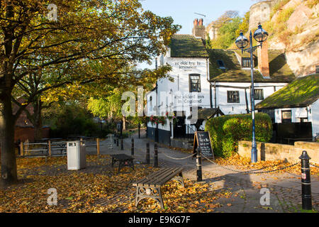 Herbst im Ye Olde Reise nach Jerusalem Pub, Nottingham Nottinghamshire England UK Stockfoto