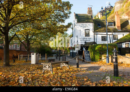 Herbst im Ye Olde Reise nach Jerusalem Pub, Nottingham Nottinghamshire England UK Stockfoto