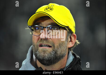 BVB-Trainer Jürgen Klopp Im ARD-Interview, DFB-Pokal, FC St. Pauli vs. Borussia Dortmund, Hamburg. Nur zur redaktionellen Verwendung. Stockfoto