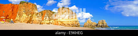 Blick vom Felsen und das Meer in Praia da Rocha in der Algarve-Portugal Stockfoto