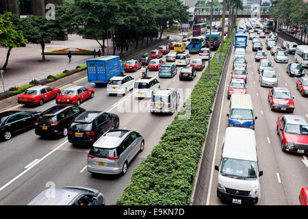 HONG KONG - 9. Februar, Stau in Wan Chai, Hong Kong am 9. Februar 2014. Es ist einer der verkehrsreichsten Stadtteil in Hong Kong. Hong Stockfoto