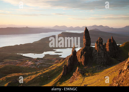 Sonnenaufgang über der Old Man of Storr auf der Isle Of Skye Stockfoto