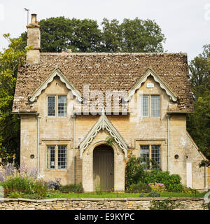 Kleine Steinhaus im Westonbirt. Stockfoto