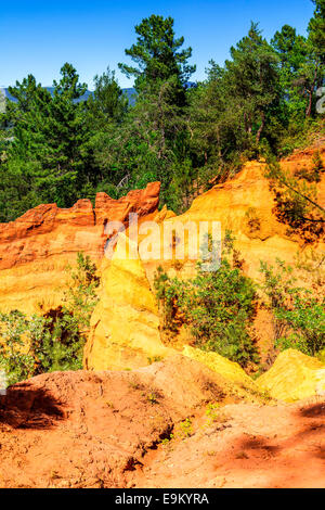 Rote Klippen im Roussillon (Les Ocres), Provence, Frankreich Stockfoto