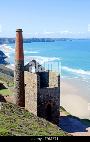 Das alte Maschinenhaus der Towanroath bei geschlossenen Wheal Coates Zinnmine in der Nähe von Extrameldung in Cornwall, Großbritannien Stockfoto