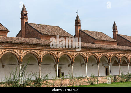 Certosa di Pavia.  Großen Kreuzgang mit einzelnen Mönch-Pavillons. Stockfoto