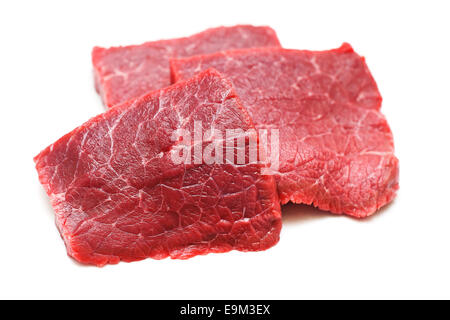 Frisches rohes RINDFLEISCHFLEISCH. Isolatet auf weißem Hintergrund. Stockfoto