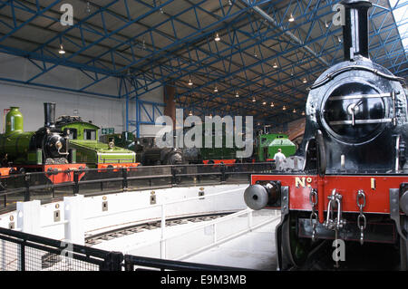 Motoren im Rittersaal, National Railway Museum, York, England 030917 0362 Stockfoto
