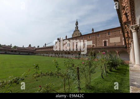 Certosa di Pavia.  Großen Kreuzgang mit einzelnen Mönch-Pavillons. Stockfoto