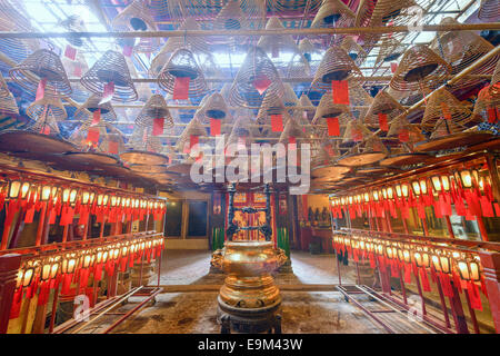 Man Mo Tempel, Hong Kong, China Weihrauch Spulen. Stockfoto