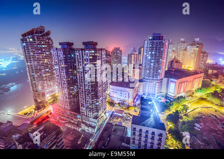 Chongqing, China nächtliche Stadtbild im Stadtteil Jiefangbei. Stockfoto