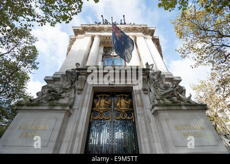 LONDON, Vereinigtes Königreich — Australia House, das sich am Strand im Zentrum Londons befindet, beherbergt die Australian High Commission. Das historische Gebäude ist ein Wahrzeichen, das Australiens diplomatische Präsenz in Großbritannien repräsentiert. Australia House ist seit 1918 die Australian High Commission. Stockfoto