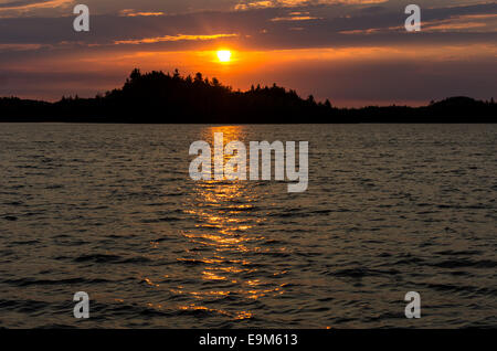 Sonnenaufgang über dem Brule Lake Stockfoto