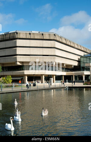 LONDON, GROSSBRITANNIEN - Das Äußere des National Archives Gebäude in Kew. Die National Archives war zuvor als Public Record Office bekannt und ist die offizielle Repository von Datensätzen aus der Regierung des Vereinigten Königreichs. Stockfoto