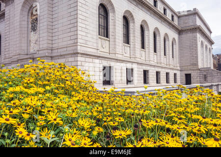 Saint St. Louis Missouri, Central Public Library, Außenansicht, Blumen, MO140901043 Stockfoto