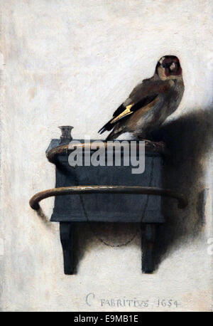 Der Goldfinch. Mit einem angeketteten Goldfinken auf dem Futterhäuschen (1654) des niederländischen Golden Age Meisters Carel Fabritius (1622–1654). Stockfoto